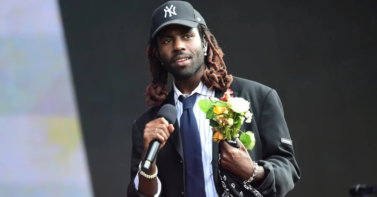 Dev Hynes Biography