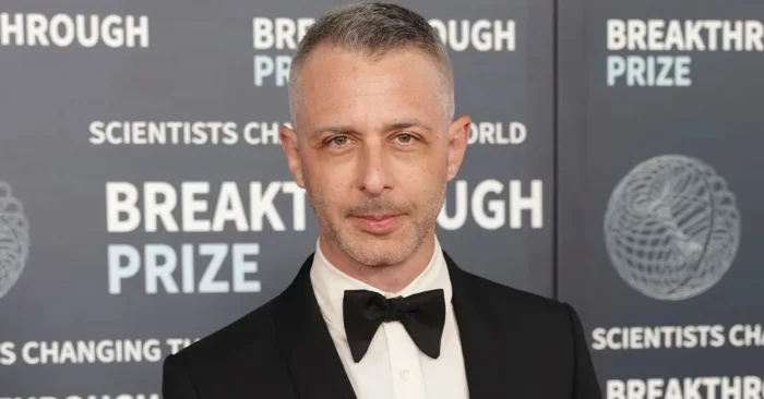 Jeremy Strong Biography