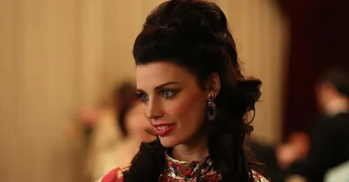 Jessica Paré Biography