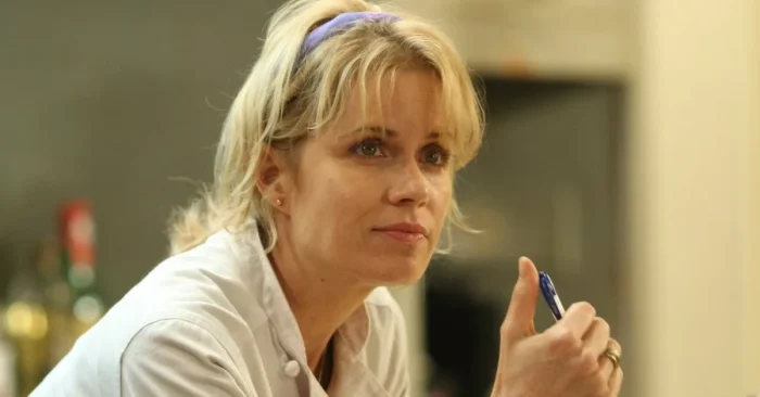 Kim Dickens Biography