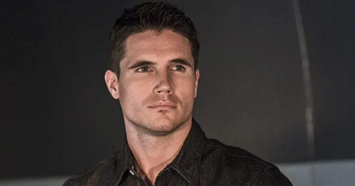 Robbie Amell Biography