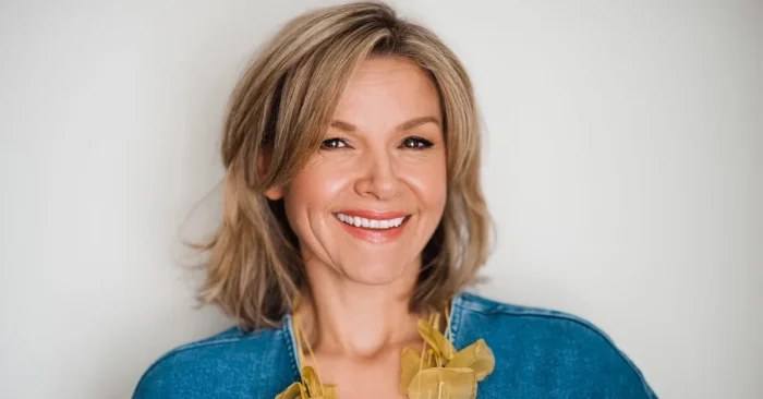 Justine Clarke Biography