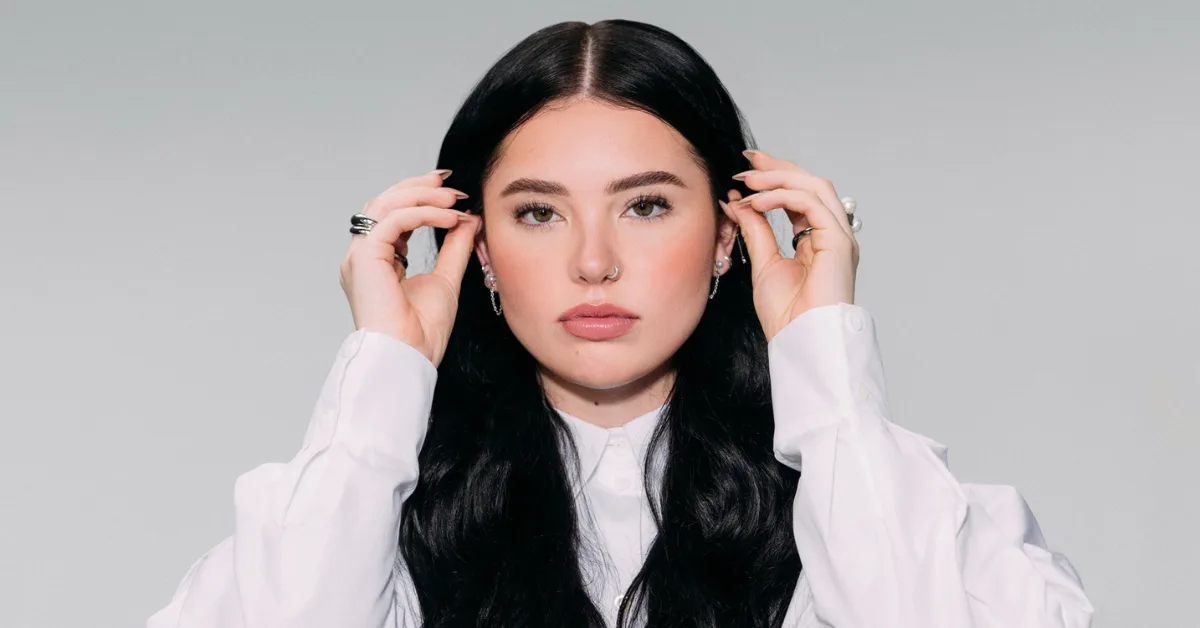 Lauren Spencer Smith Biography