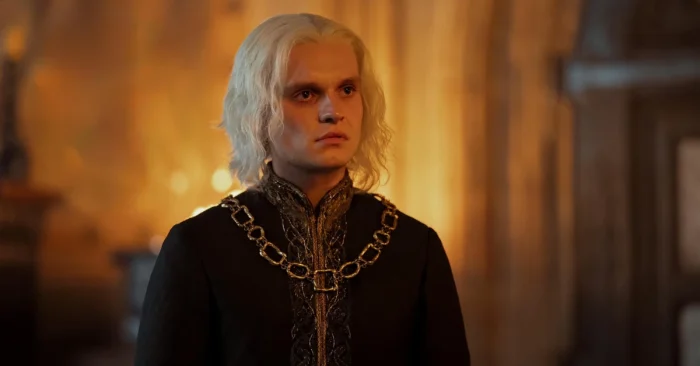 Tom Glynn-Carney Biography