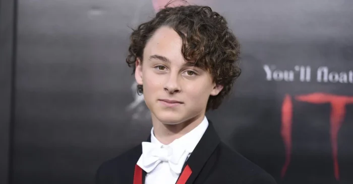 Wyatt Oleff Biography
